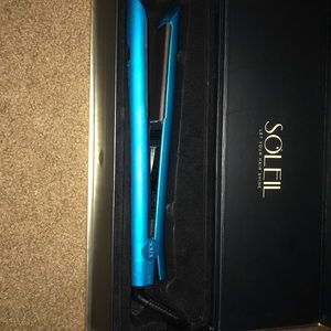 Awesome Tiffany blue Soleil flat iron
